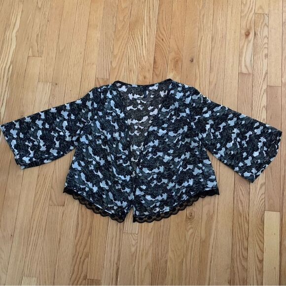 Vintage Sheer Top Black Lace Bell Sleeve Open Front goth fairy shirt size small‎ - Picture 3 of 4